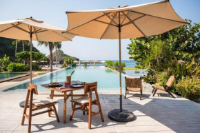 Luxury Beachfront Stay - 5 Pools!